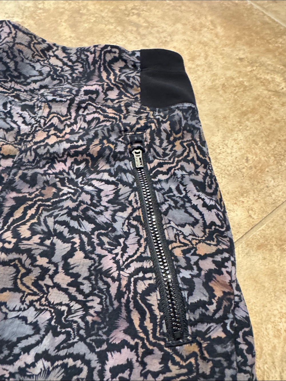 Athleta Trekkie North Patterned Shorts in Size 8 - Picture 3 of 5